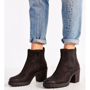 Vagabond Grace Black Suede Zip Ankle Boots